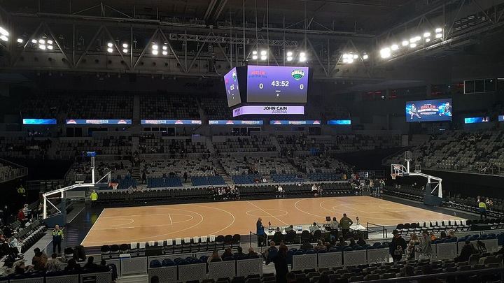 弗里克执教巴萨前7场国家德比赢6场，成同期胜场最多的主帅（封面配图）